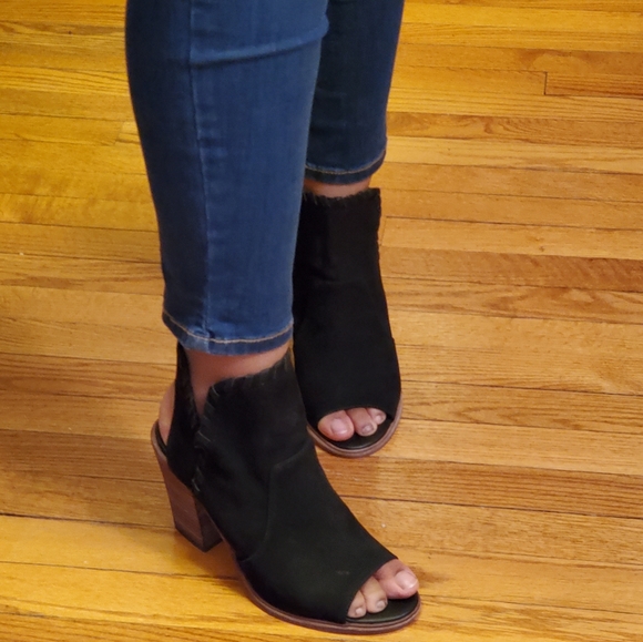 Shoes - Picture 2 of 2